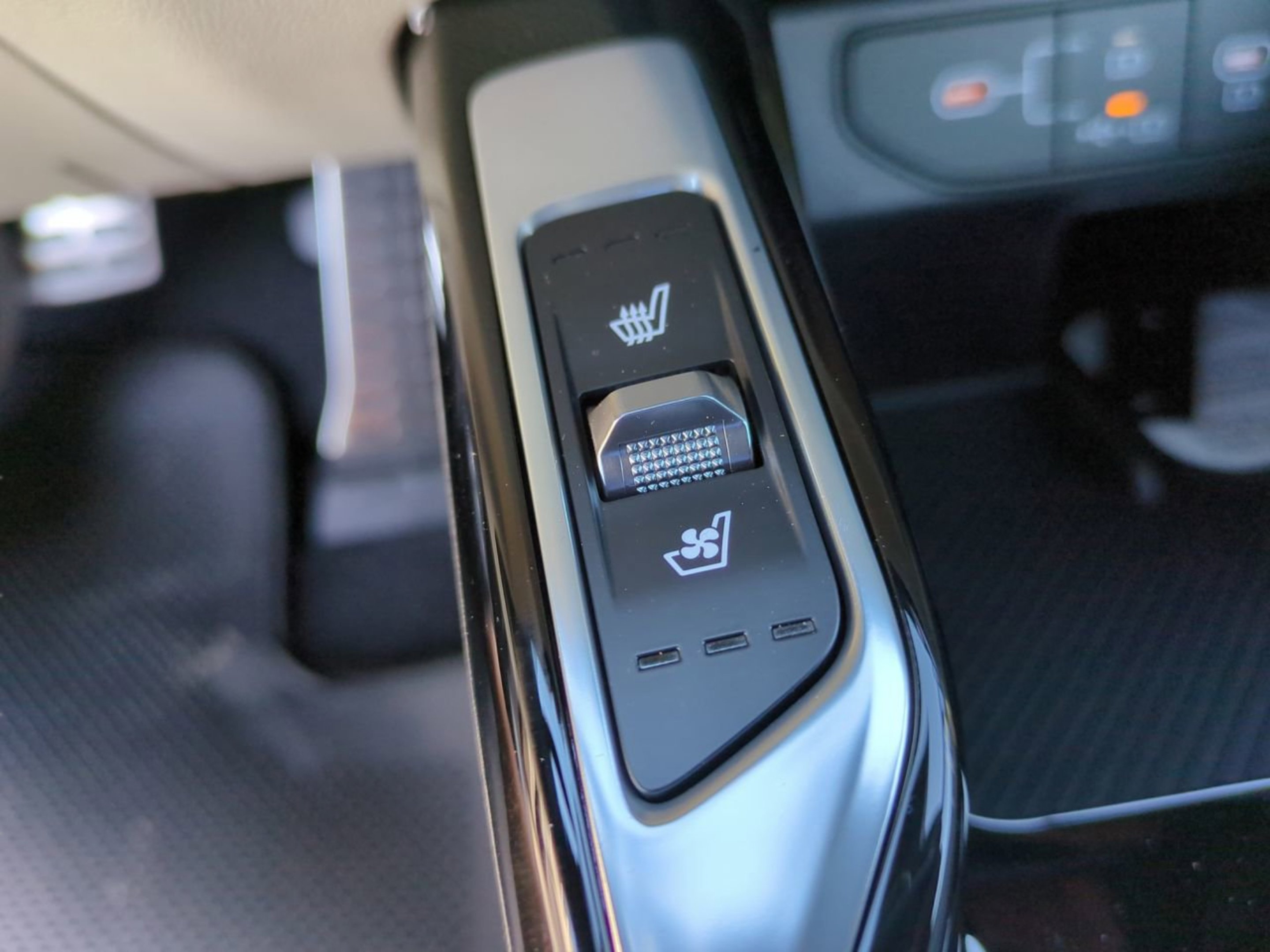 New 2026 Volcanic Sand Kia X-Line SX Prestige image 25