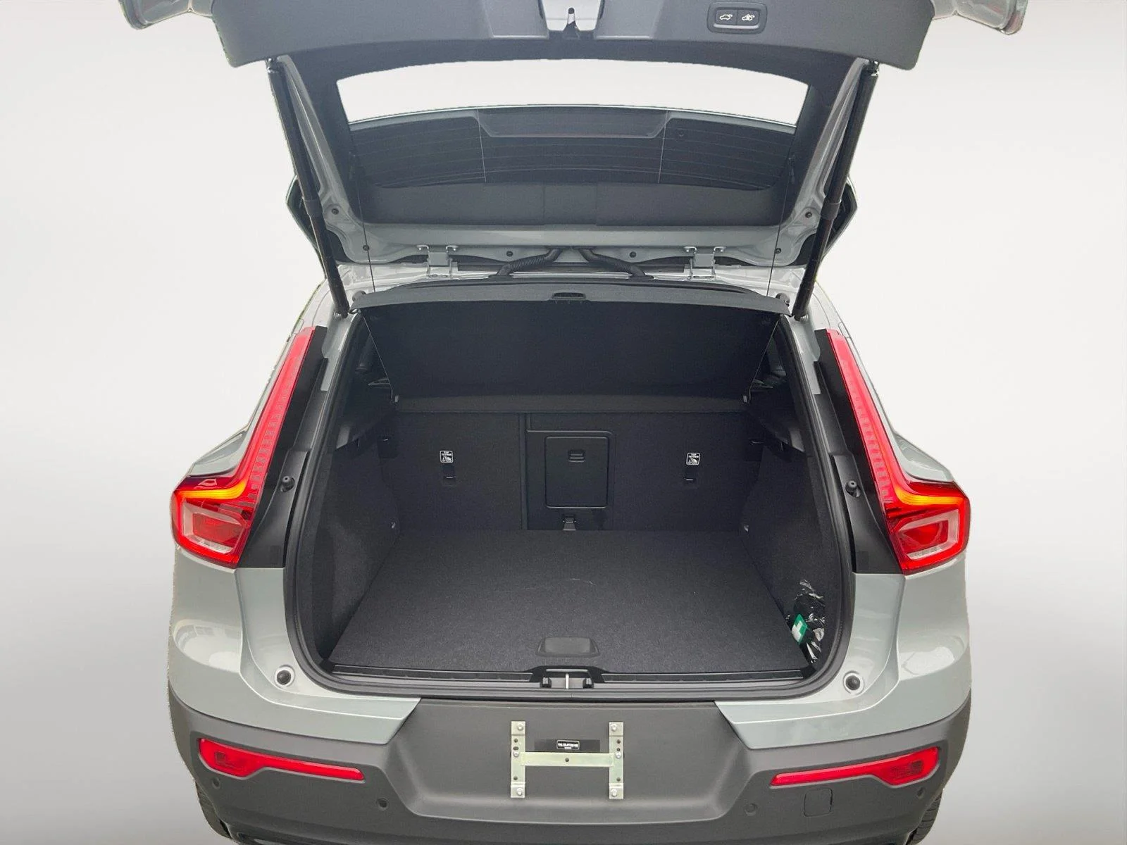 New 2026 Vapour Grey Metallic Volvo Core image 15