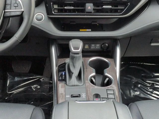 Certified Used 2024  Toyota Limited image 19