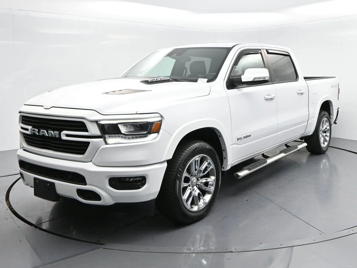 Used 2022 White Ram Laramie image 3