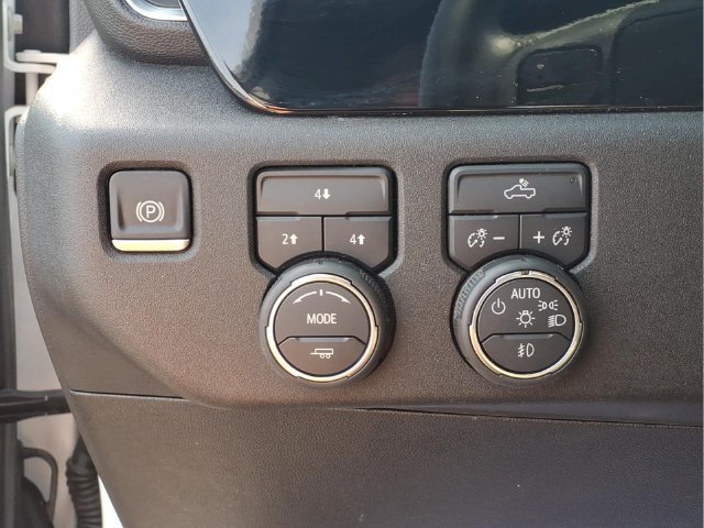 Used 2025 Summit White Chevrolet LT image 13