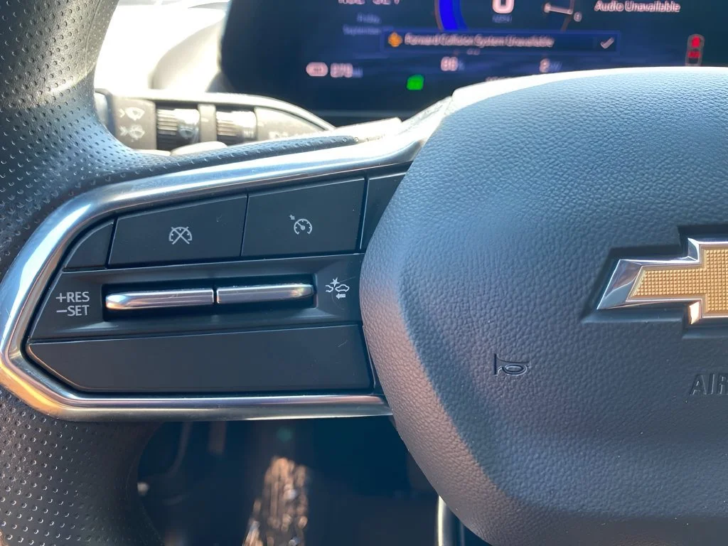Used 2025 Summit White Chevrolet LT image 18