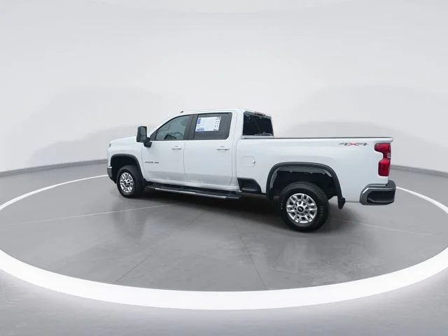 Used 2025 White Chevrolet LT image 6