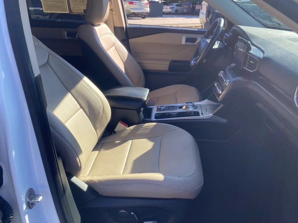 Used 2020 White Ford Limited image 16