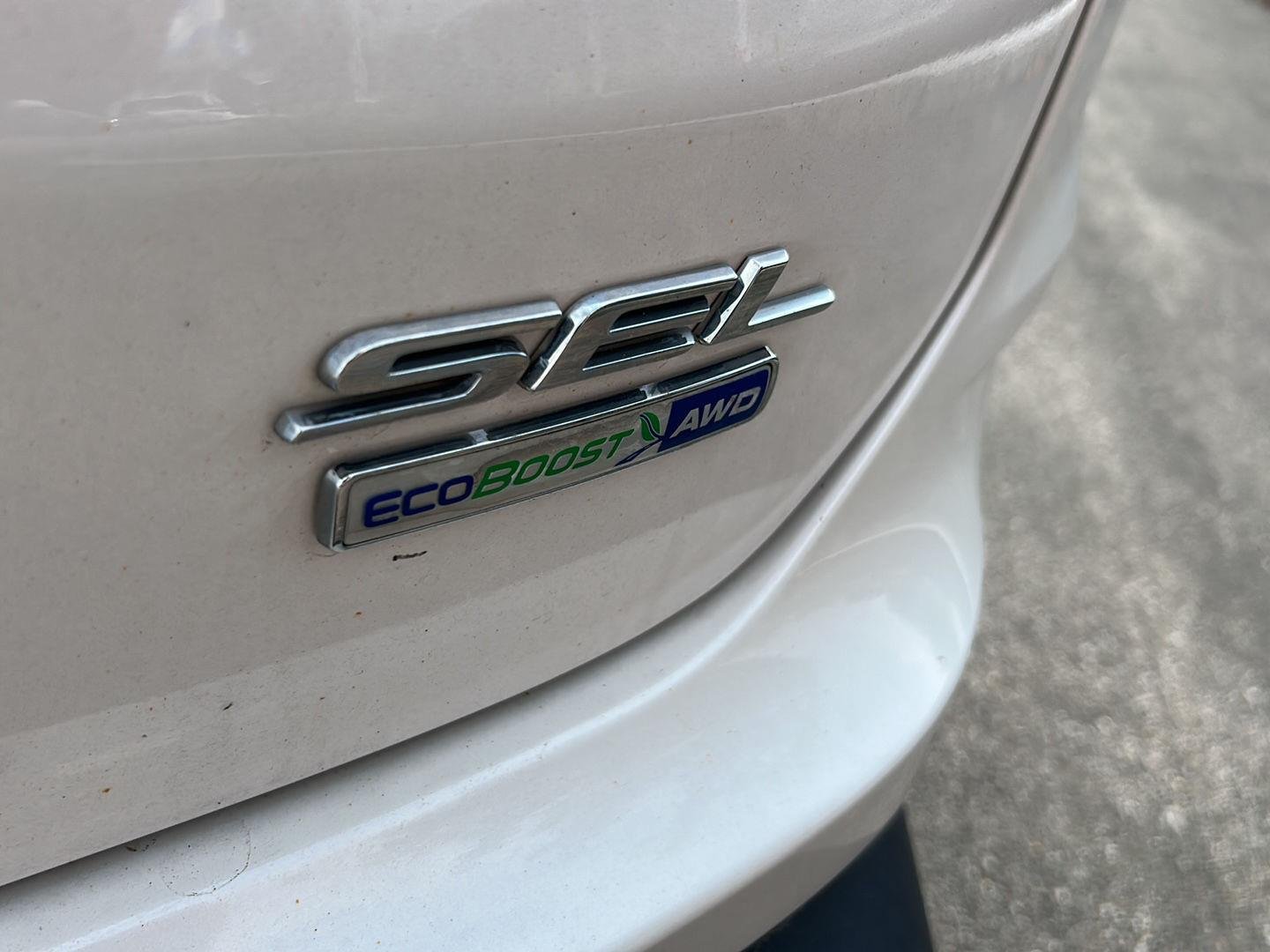 Used 2019 White Platinum Metallic Tri-Coat Ford SEL image 3