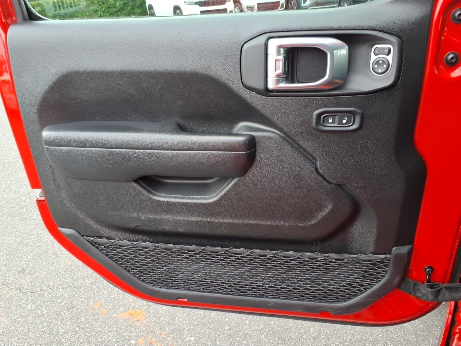 Used 2025 Firecracker Red Clearcoat Jeep Rubicon image 29
