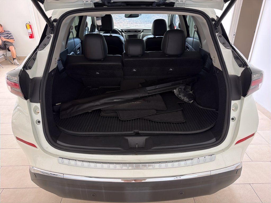 Used 2021 White Nissan SL image 32