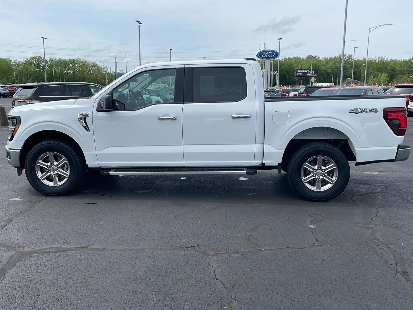 Used 2025 Oxford White Ford XLT image 2
