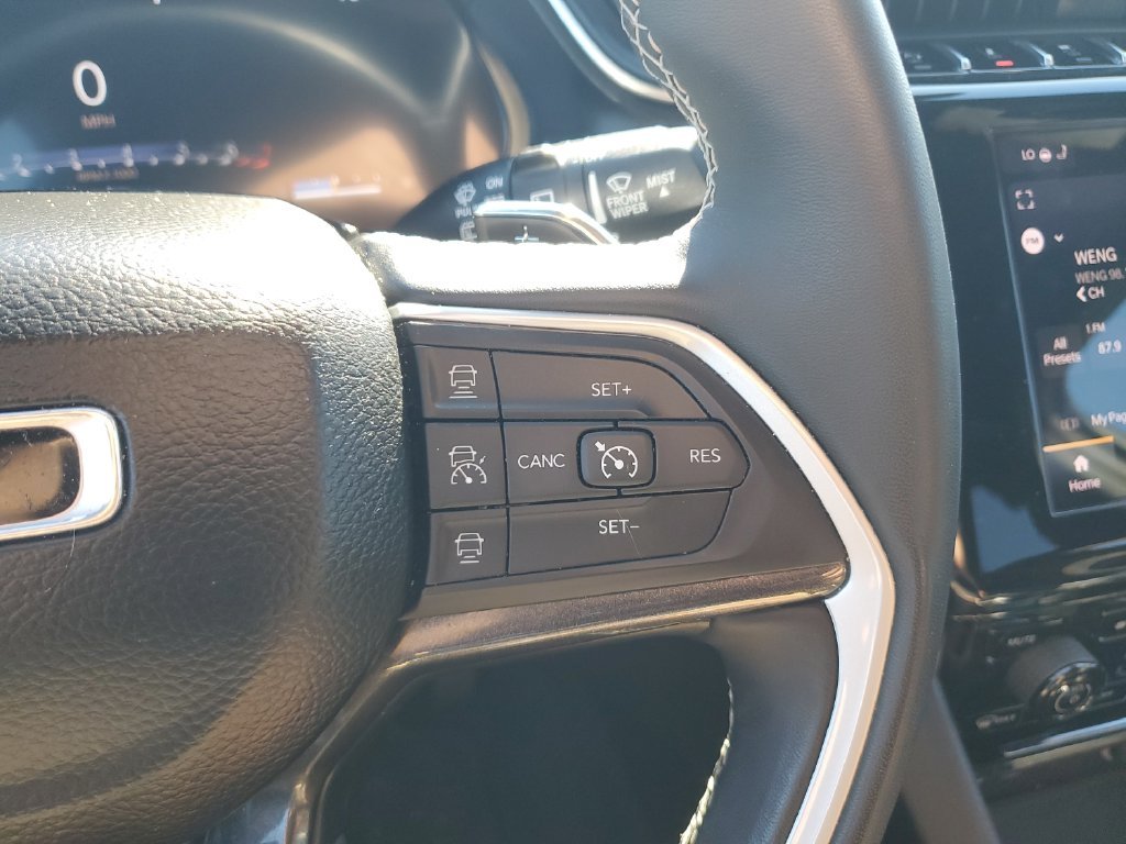 Used 2022 White Jeep Altitude image 20