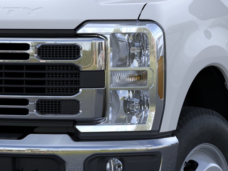 New 2026 Oxford White Ford XLT image 18