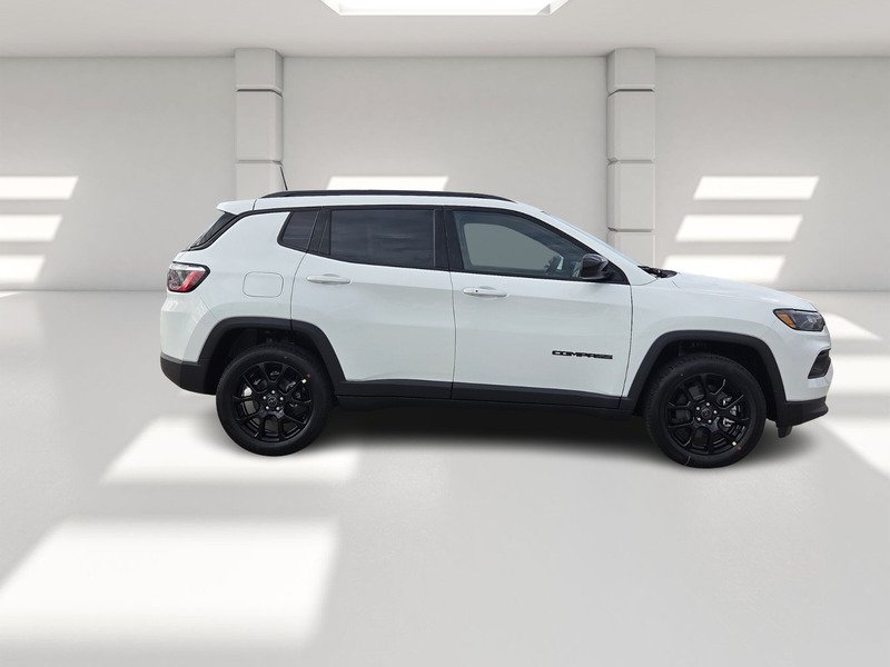 New 2026 Bright White Clear-Coat Exterior Paint Jeep LATITUDE ALTITUDE 4X4 image 6