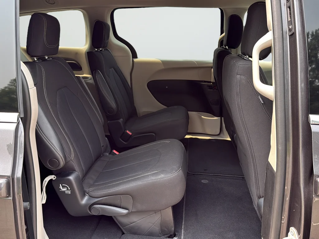 Used 2023 Gray Chrysler LX image 22