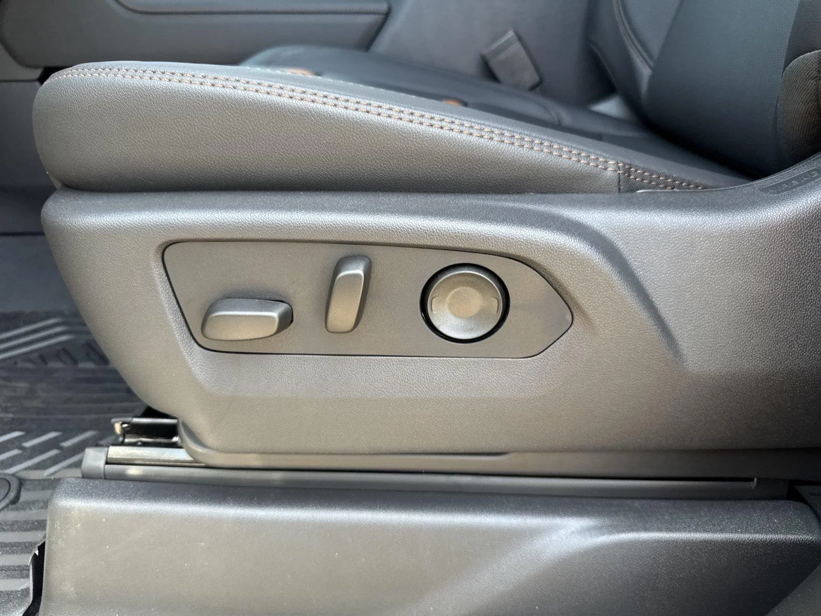 2026 GMC Sierra 2500HD AT4 - Photo 12