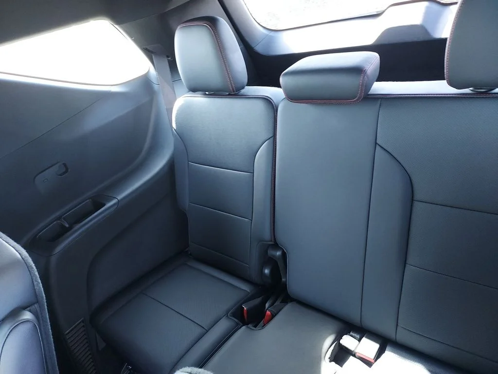 Used 2025 Gray Chevrolet Z71 image 23