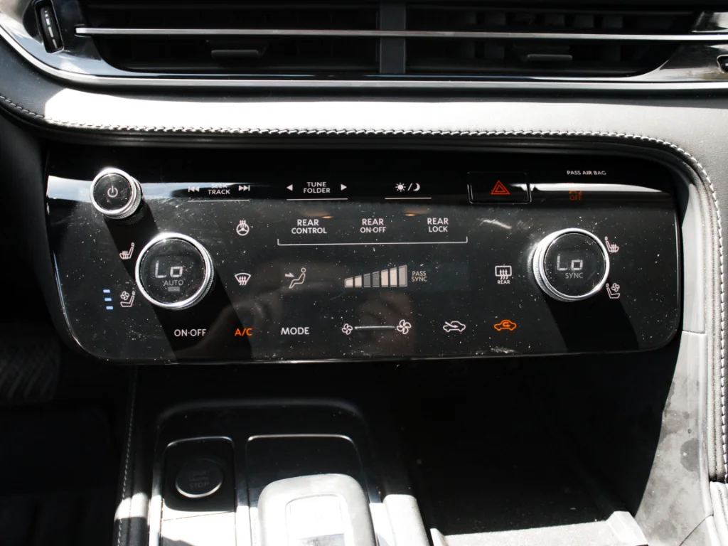 Used 2023  INFINITI Luxe image 17