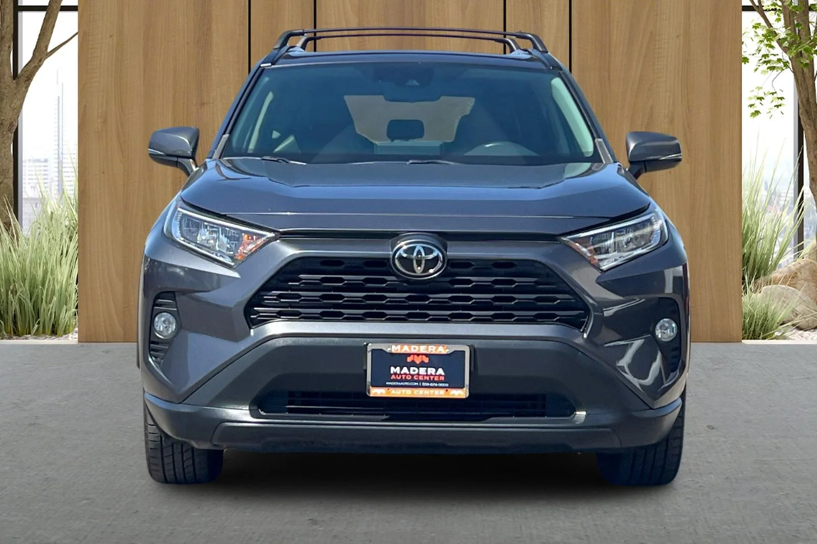 Used 2020 Gray Toyota XLE Premium image 9
