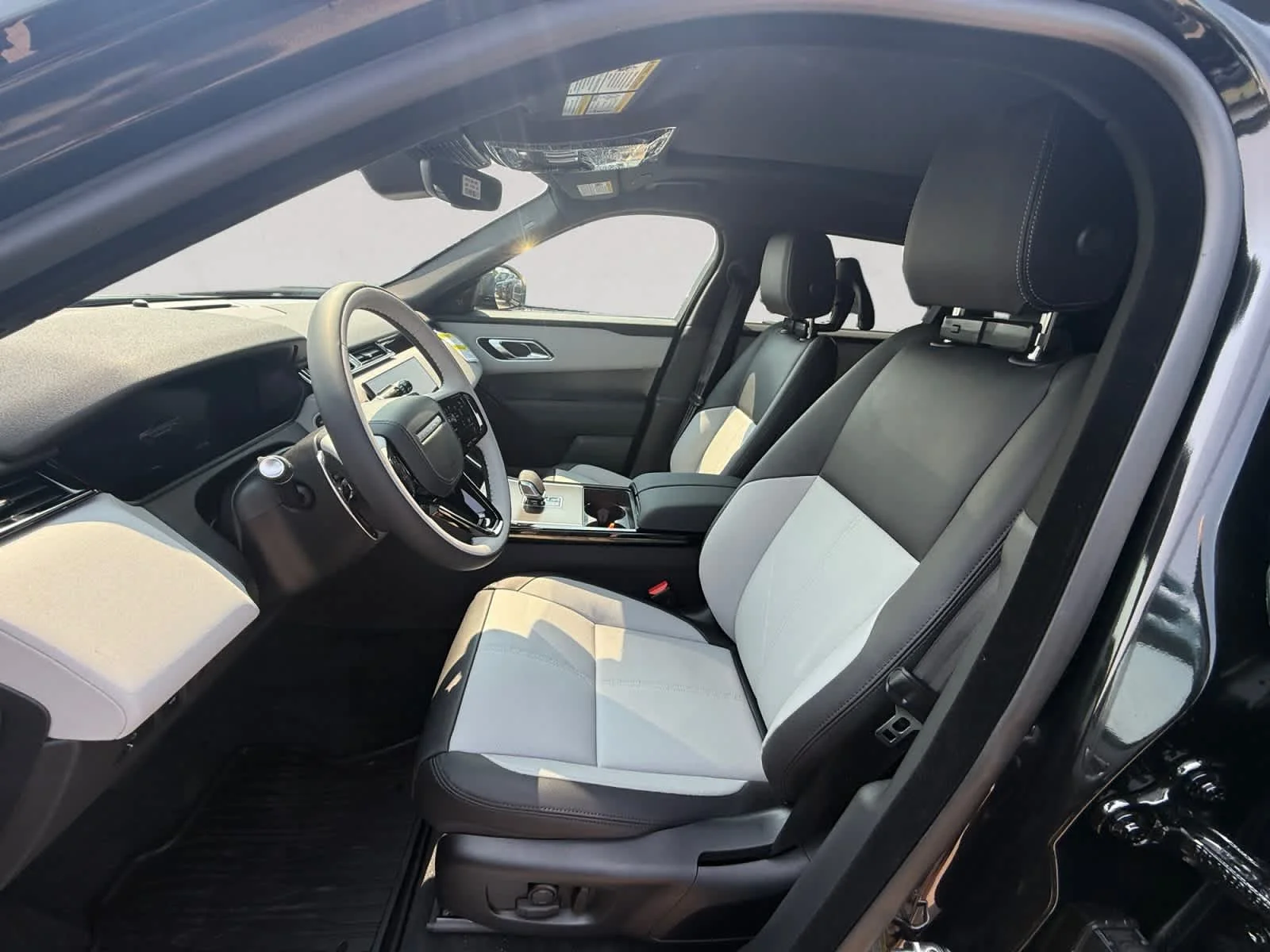New 2026 Santorini Black Land Rover S image 9