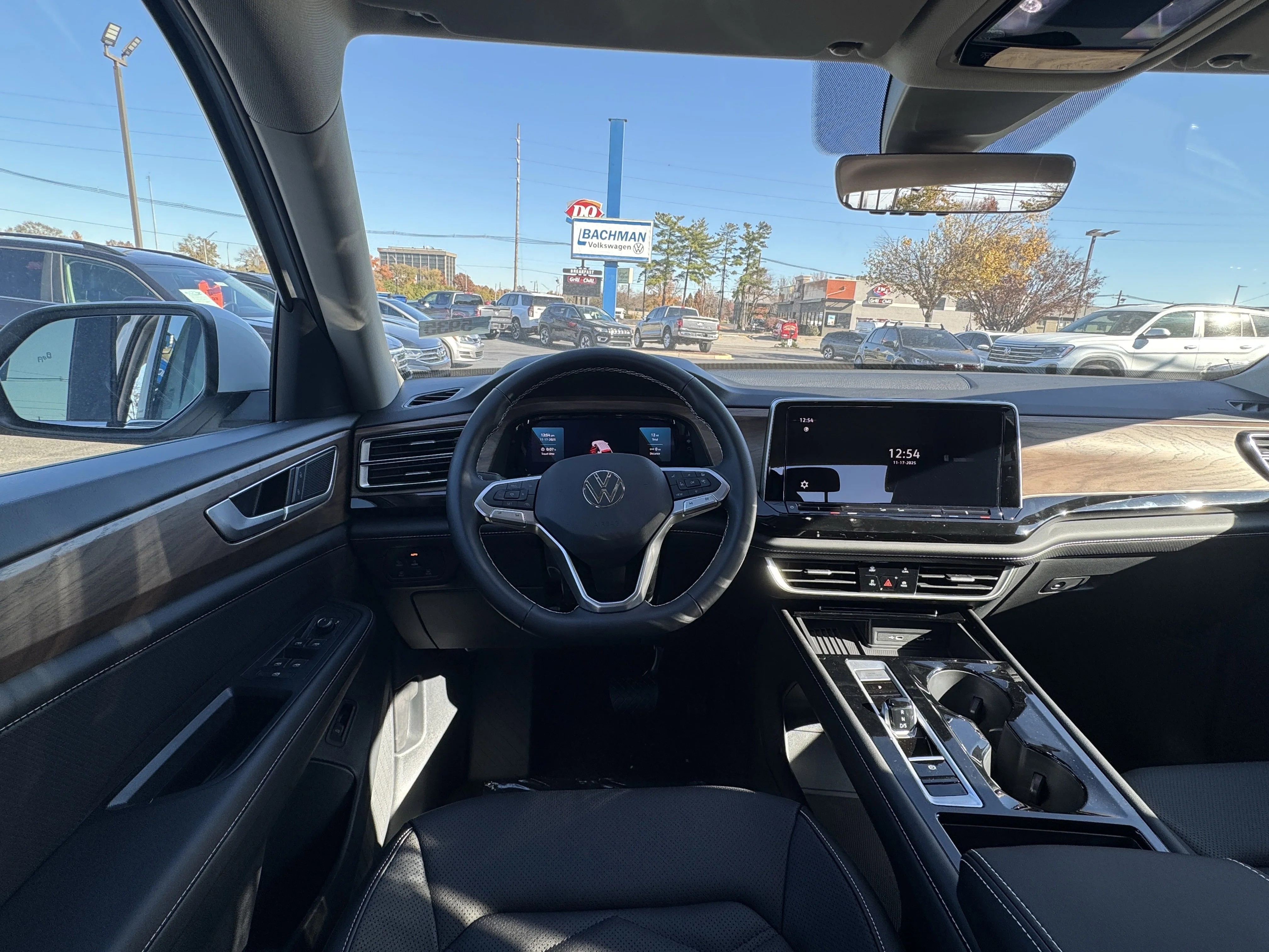 2026 Volkswagen Atlas SE w/Tech - Photo 28