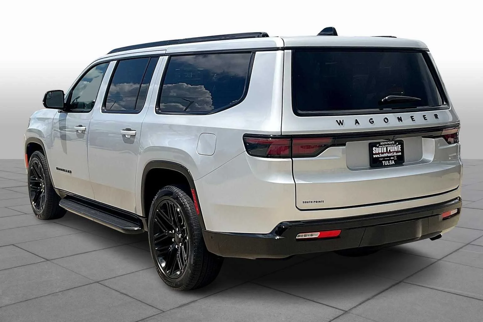 2025 Jeep Wagoneer L Series II - Photo 12