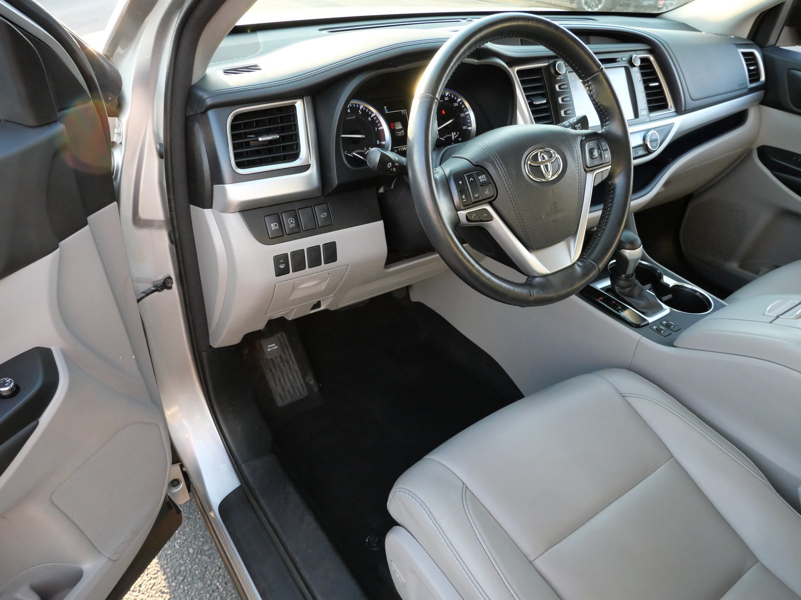 Certified Used 2018 CELESTIAL SILVER METALLIC Toyota XLE image 5