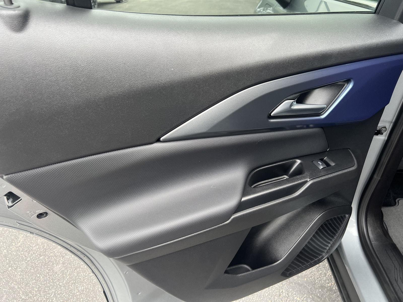 2025 Chevrolet Equinox EV LT - Photo 30