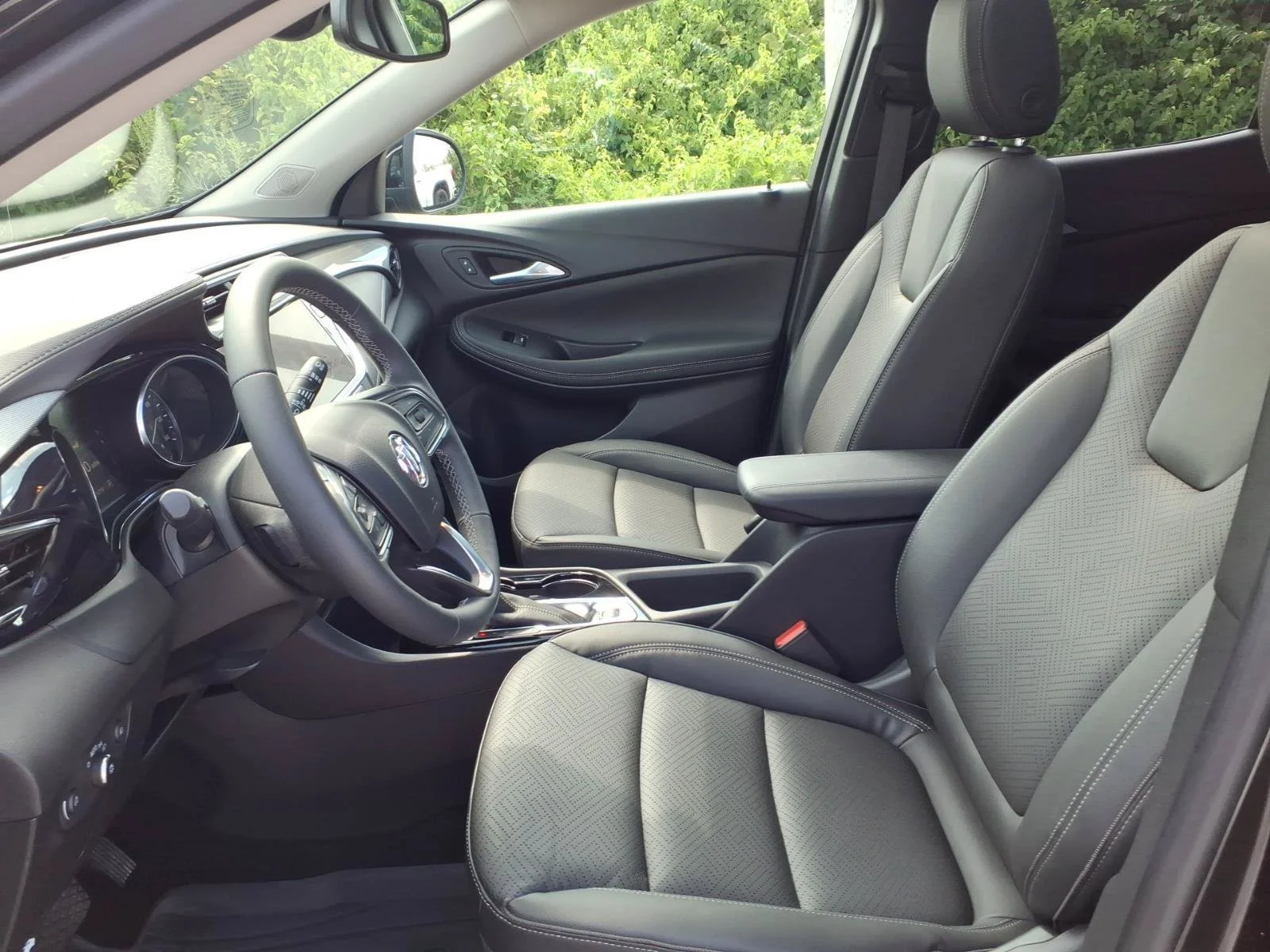 Used 2023 Ebony Twilight Metallic Buick Essence image 24
