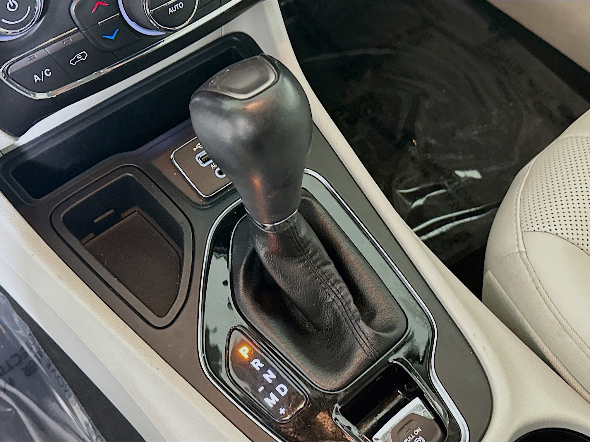 Used 2019 Bright White Clearcoat Jeep Limited image 21