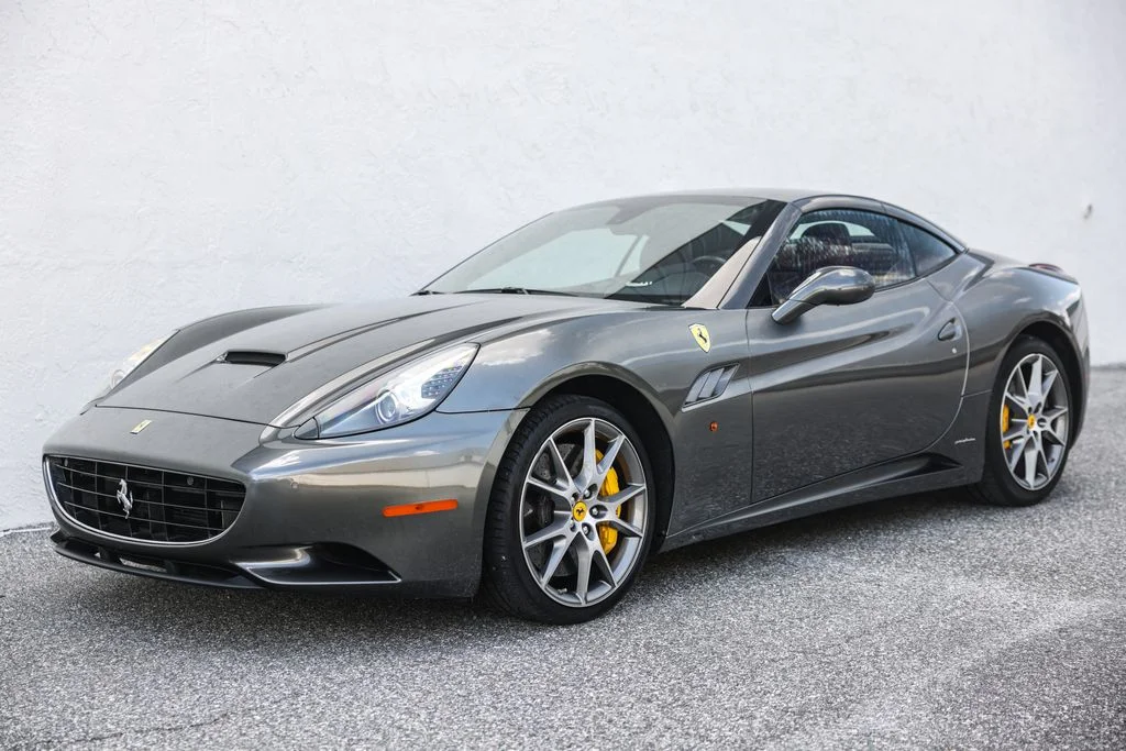 Used 2010 Silver Ferrari Base image 21