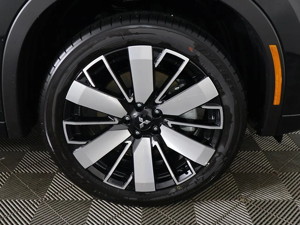 2025 Mitsubishi Outlander SEL - Photo 25