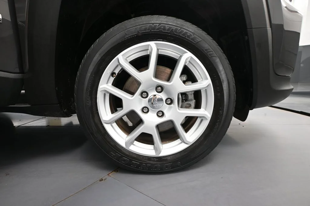 Used 2021 Gray Jeep Latitude image 16