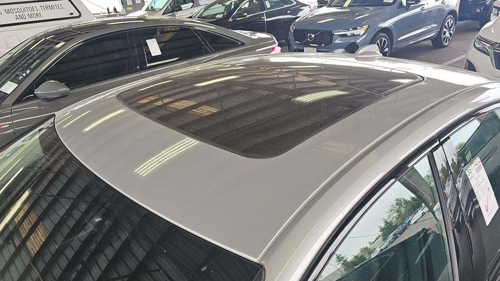 Used 2023  Volvo T8 Plus Dark Theme image 19