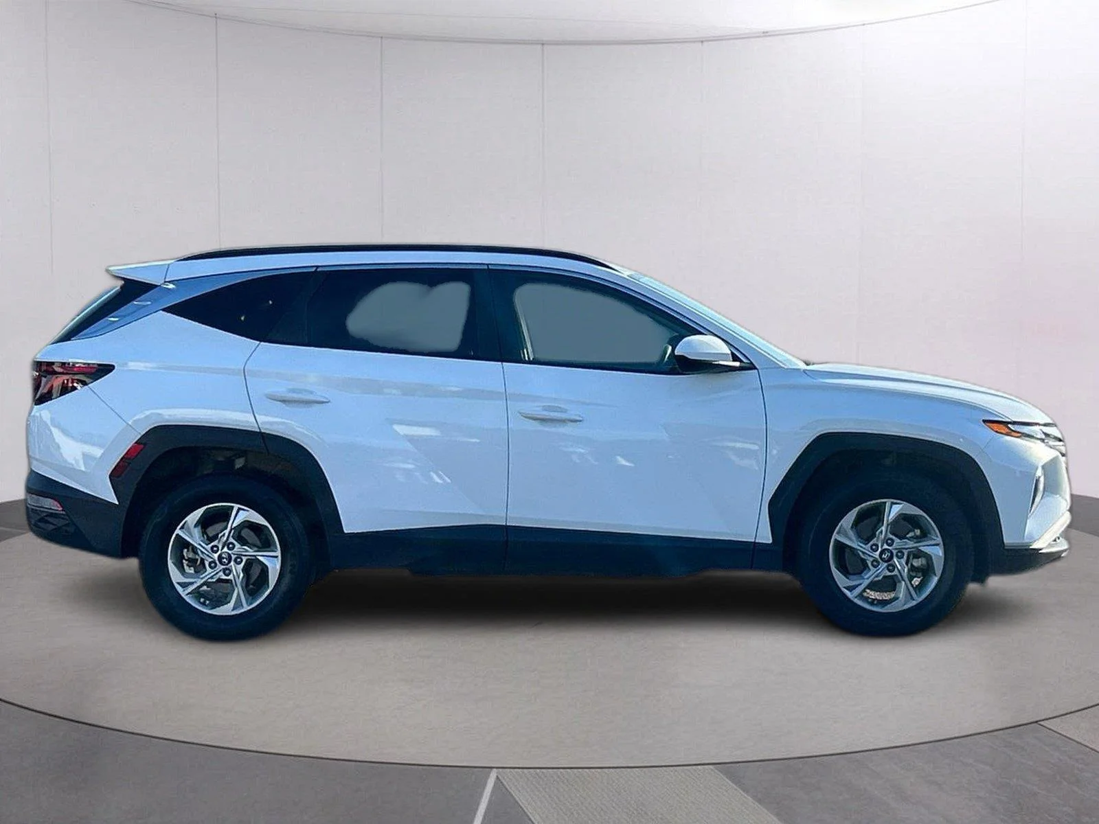 Used 2024 White Pearl Hyundai SEL image 8