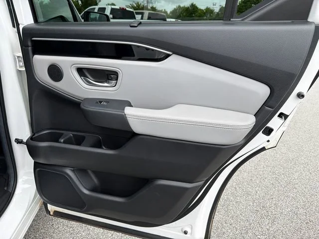 Used 2025 White Honda EX-L image 16