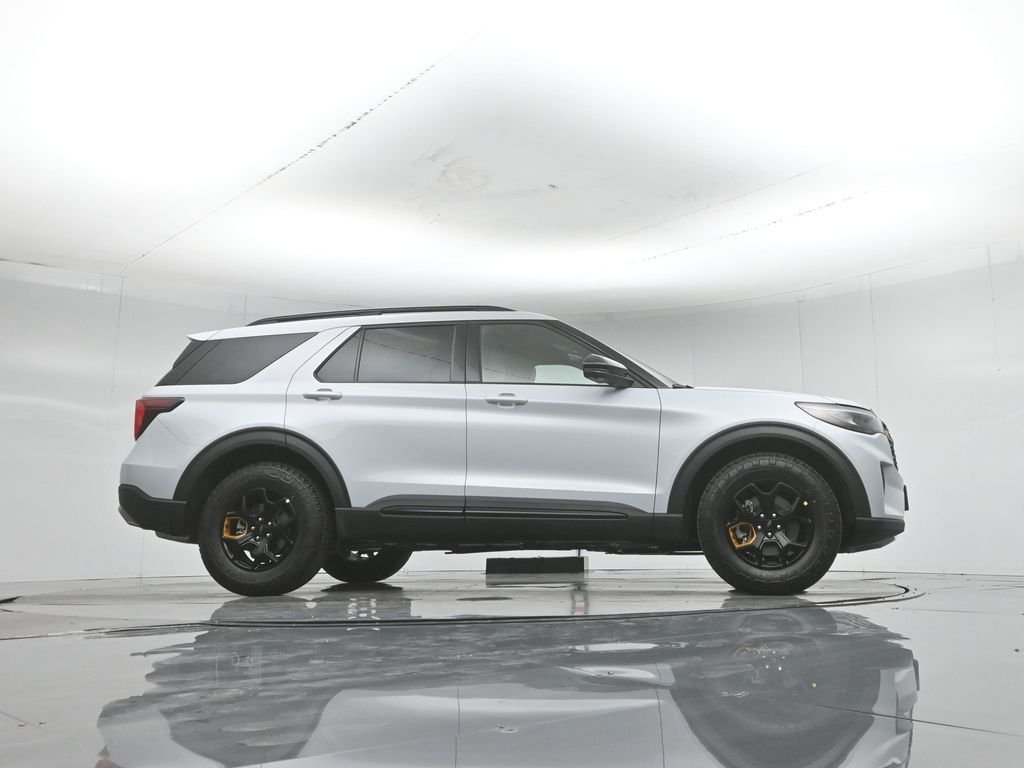 New 2026 Space White Metallic Ford Tremor image 53