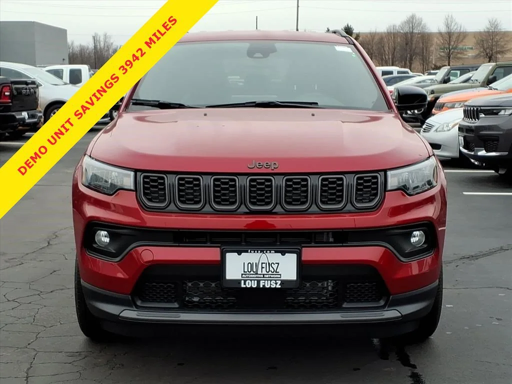 New 2026 Red Hot Pearl-Coat Exterior Paint Jeep Latitude image 22