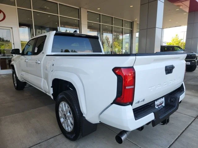 New 2026 Ice Cap Toyota SR5 image 9