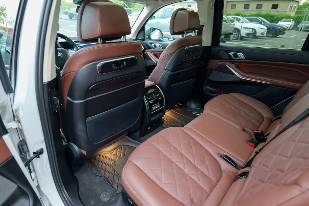 Used 2023 Mineral White Metallic BMW xDrive40i image 26