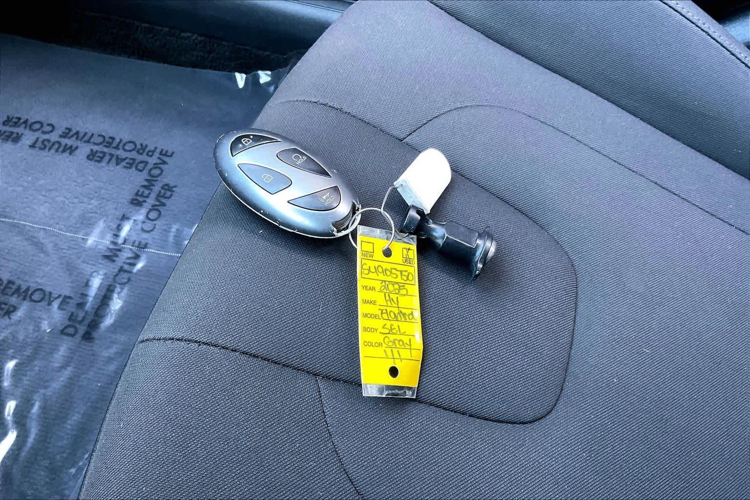 Used 2025 Amazon Gray Hyundai SEL Convenience image 15