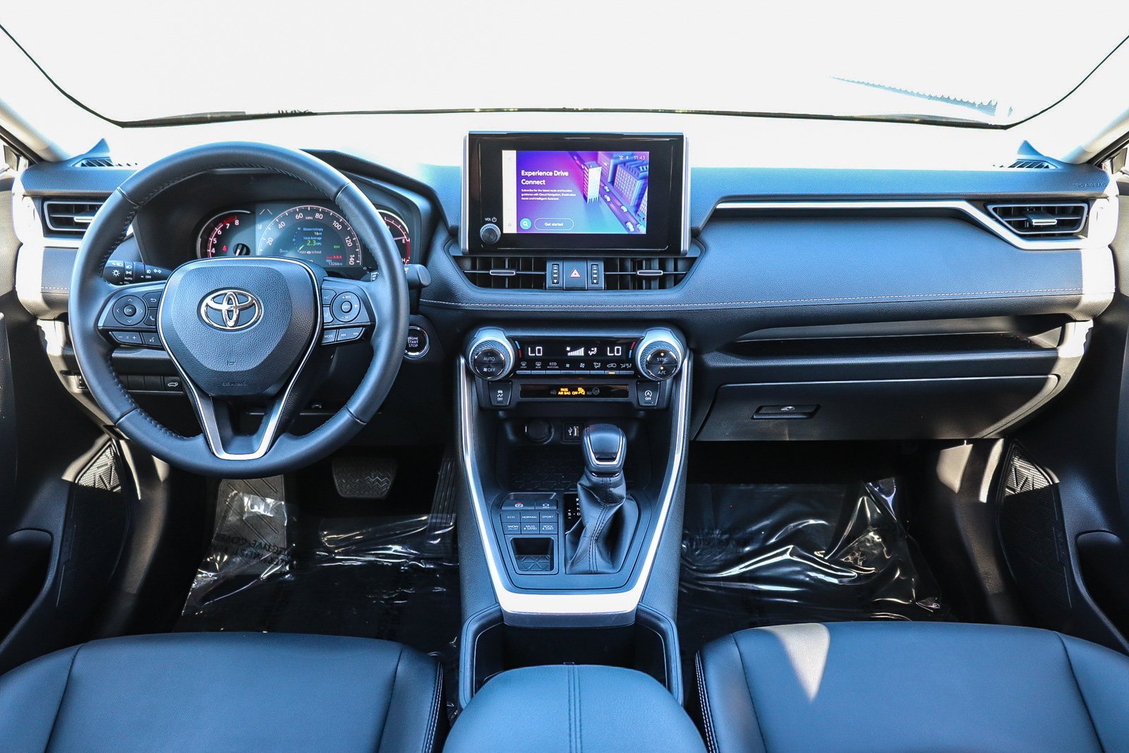 Certified Used 2025  Toyota XLE Premium image 13