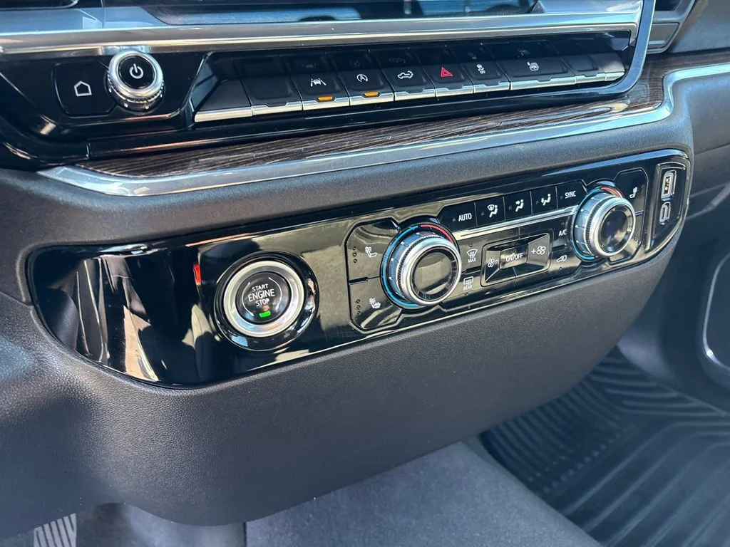 Used 2023 Silver GMC Elevation image 18