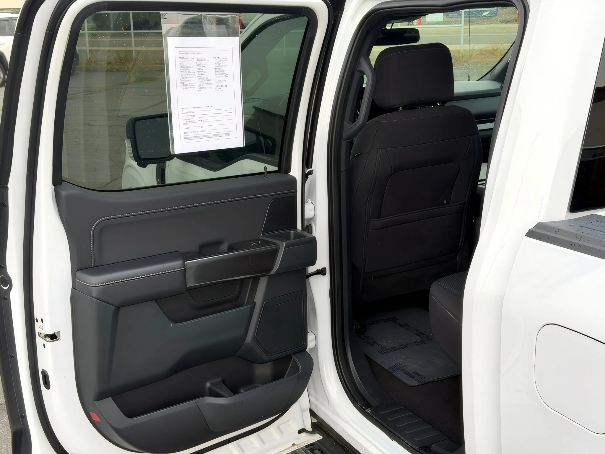 Used 2021 Oxford White Ford XLT image 23