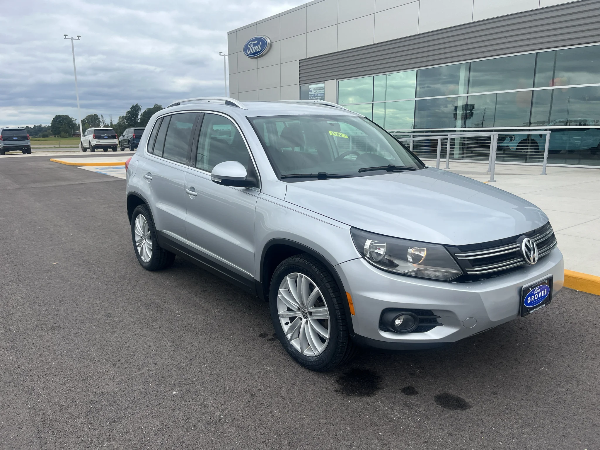 Used 2012 Reflex Silver Metallic Volkswagen SE image 3