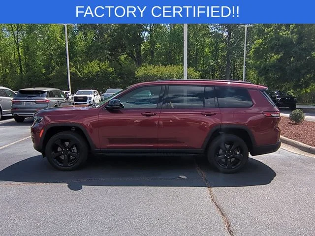 Used 2023 Red Jeep Altitude image 2