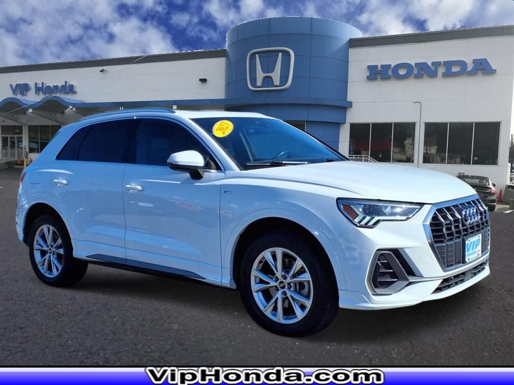 2023 Audi Q3 45 TFSI S Line Premium quattro's photo