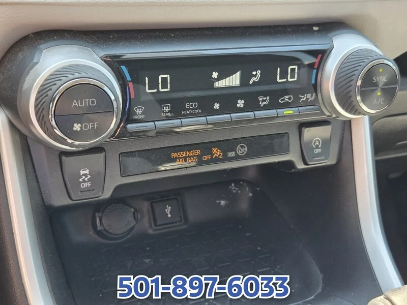 Used 2021 Magnetic Gray Metallic TOYOTA XLE FWD image 19