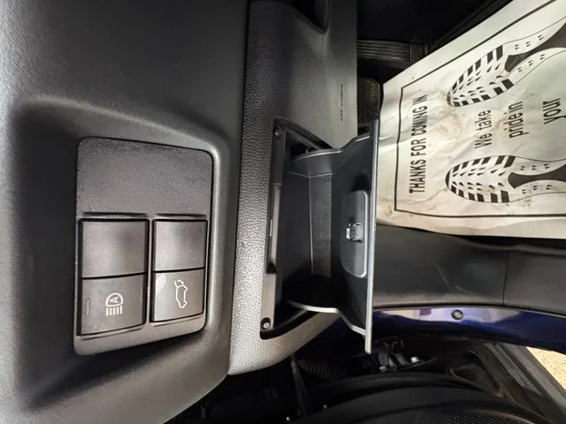 Used 2022  Toyota XLE image 19