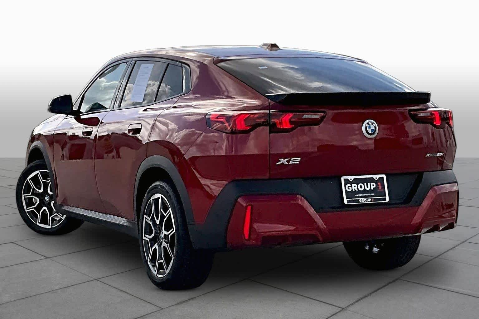Used 2026 Vegas Red Metallic BMW xDrive28i image 11