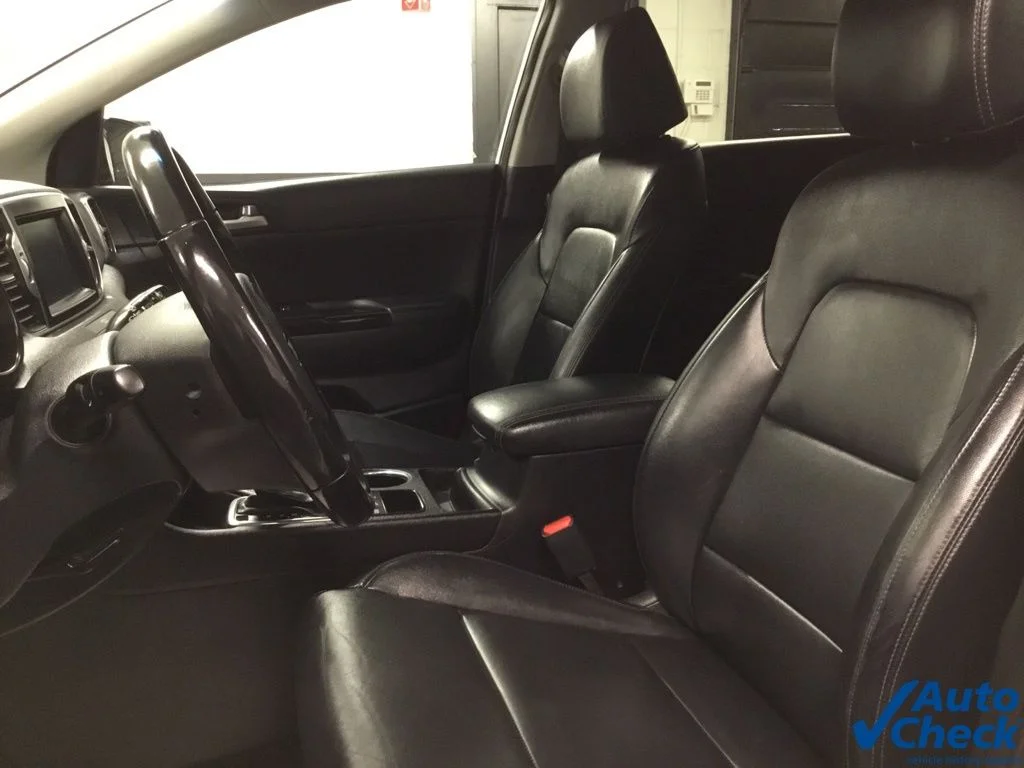 Used 2018 White Kia EX image 25