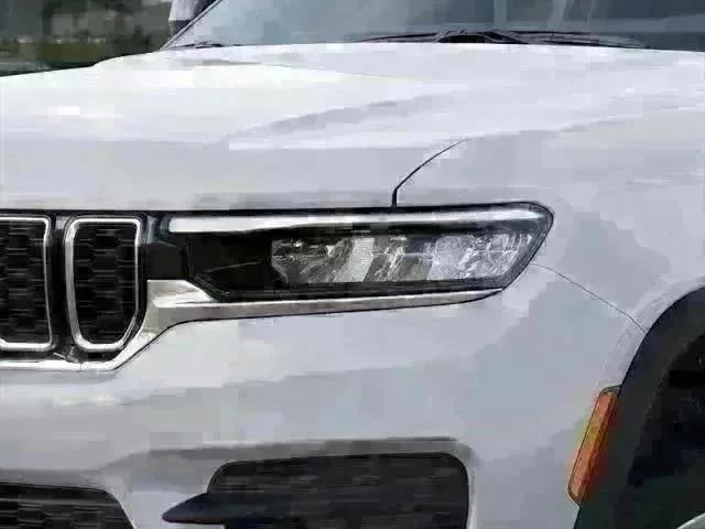 New 2025 Bright White Clear-Coat Exterior Paint Jeep Laredo X image 82