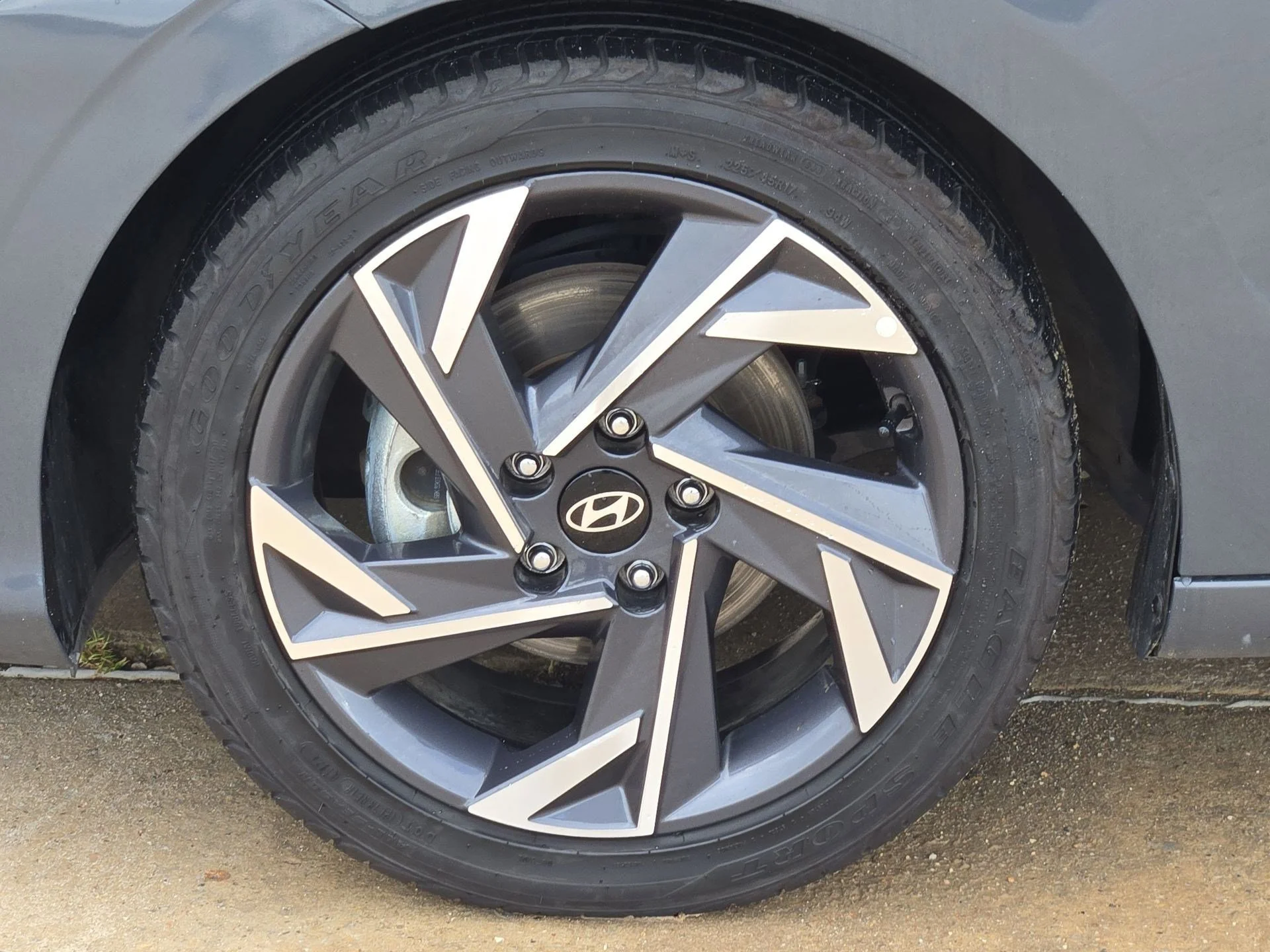 Used 2025 Ecotronic Gray Hyundai Limited image 11